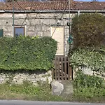 Tipica Casa De Piedra
