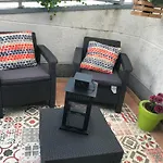 Apartamento Con Amplia Terraza Cerca Del Hospital Clinico