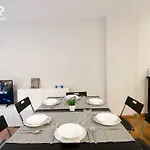Spacious&Modern Apartment