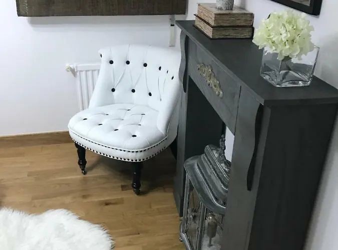 Laura Home