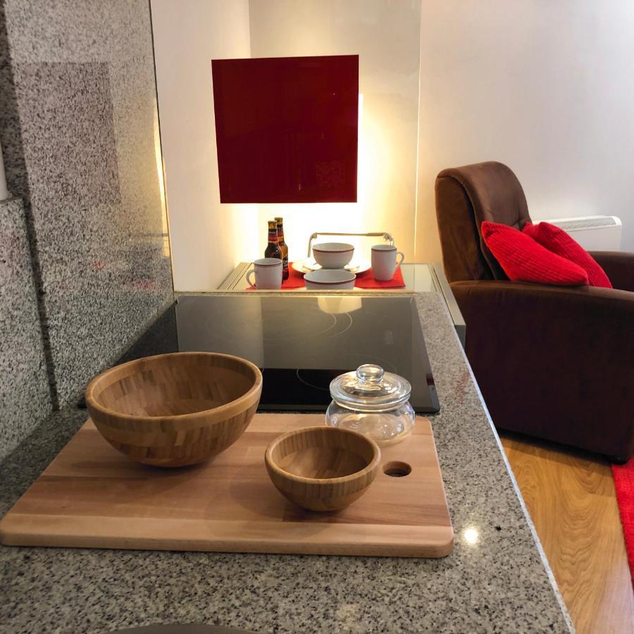 Carmine & Violet Apartment