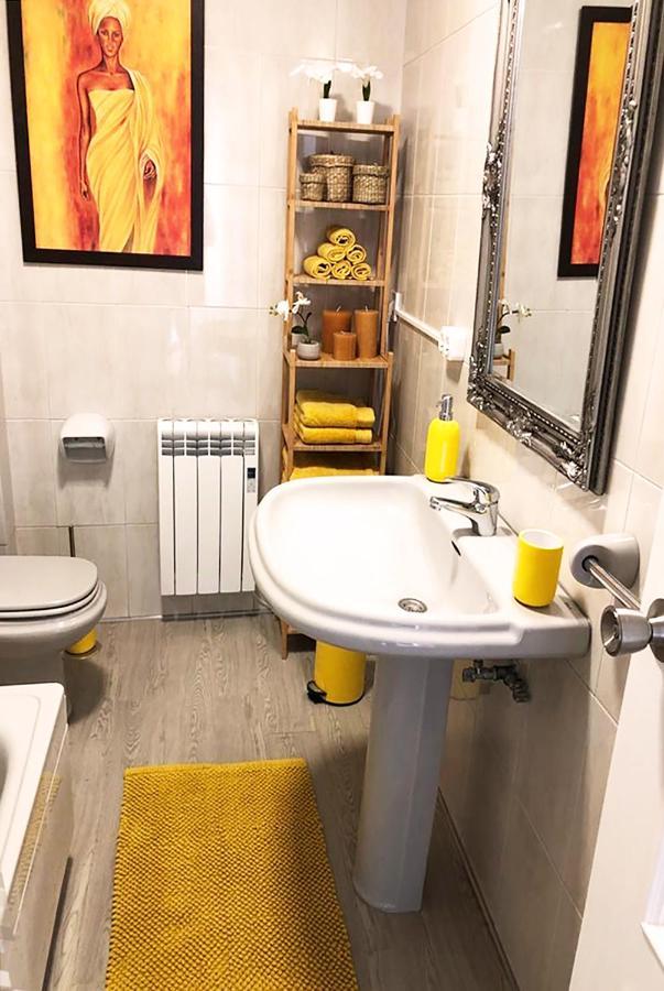 Apartment Yellow *