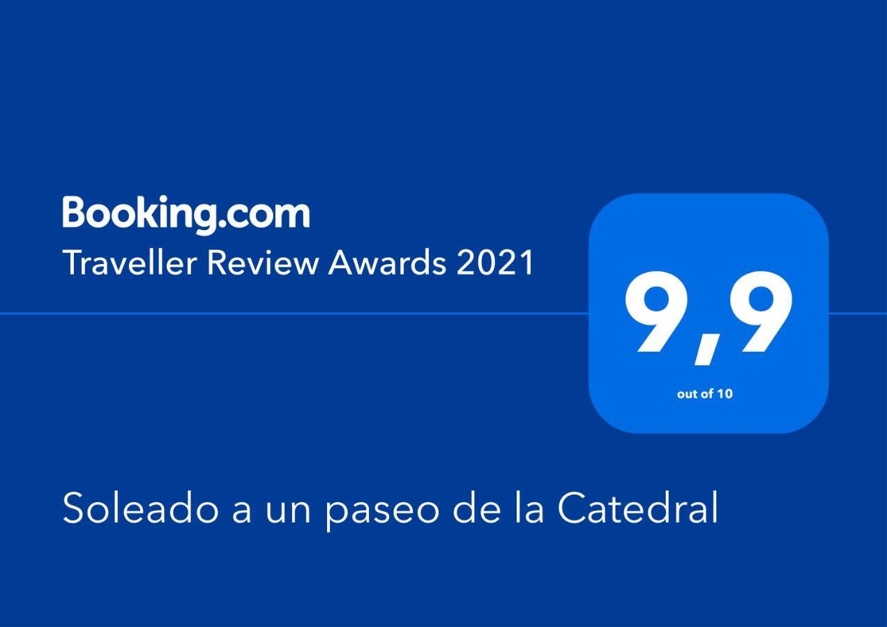 Soleado A Un Paseo De La Catedral *
