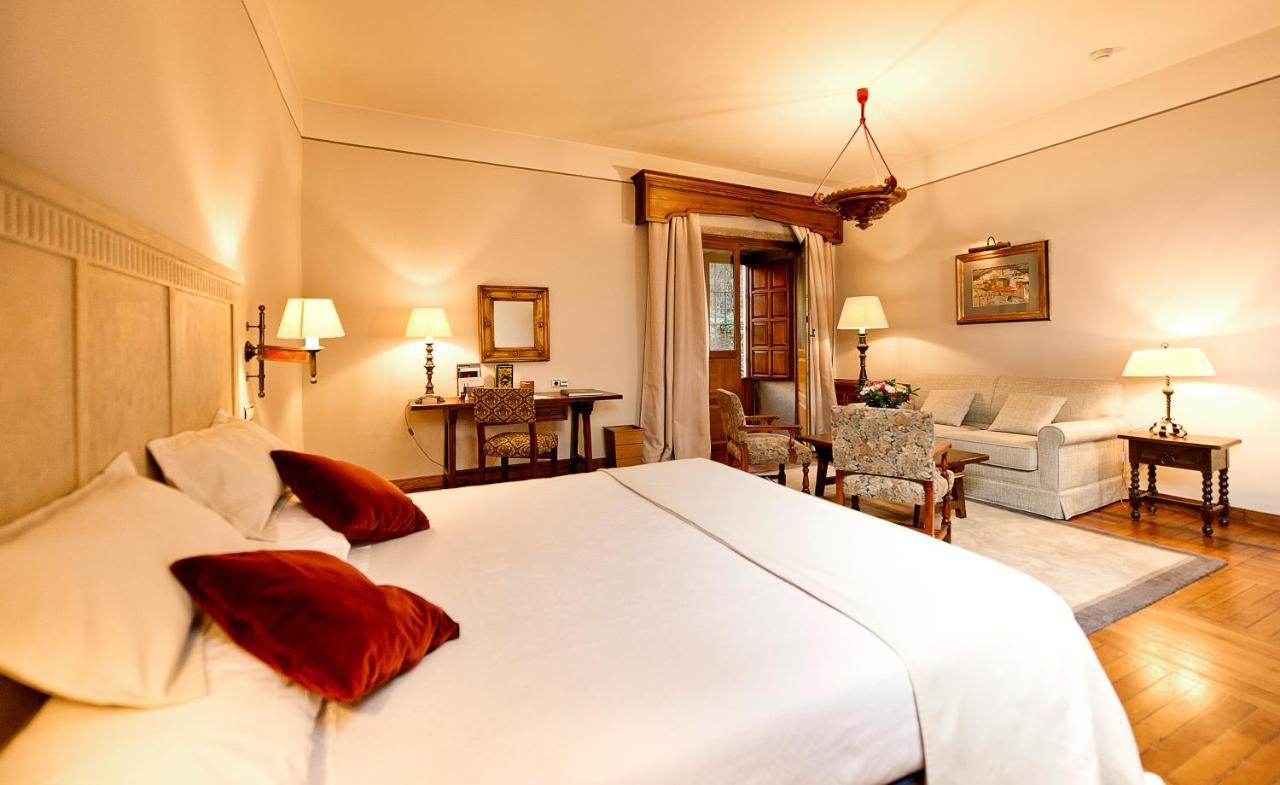 De Santiago - Reis Catolicos 5*