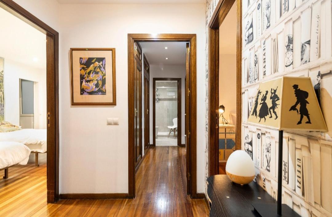 Lujoso Y Amplio Piso Con 5 Apartamento