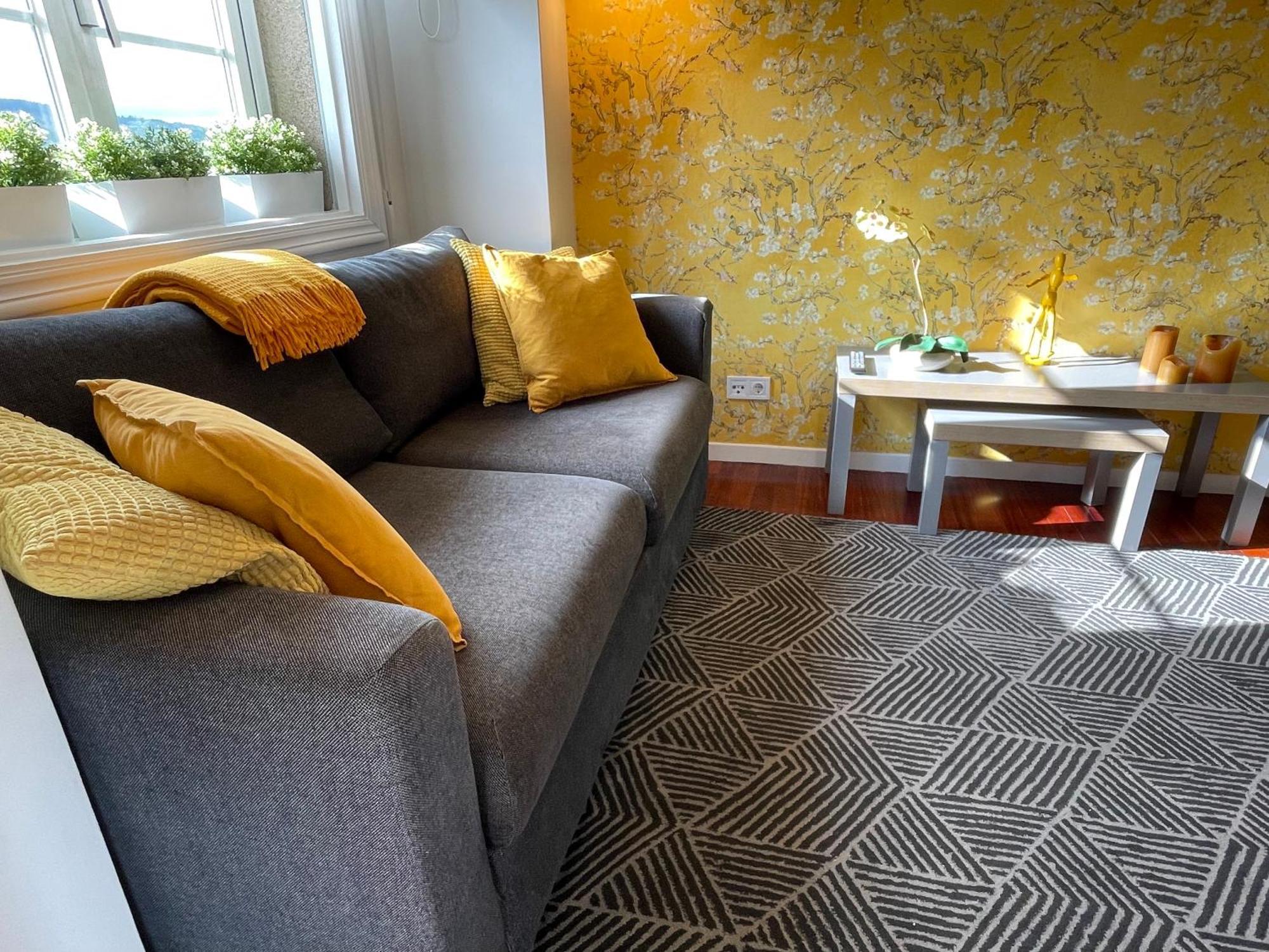 Apartment Yellow *