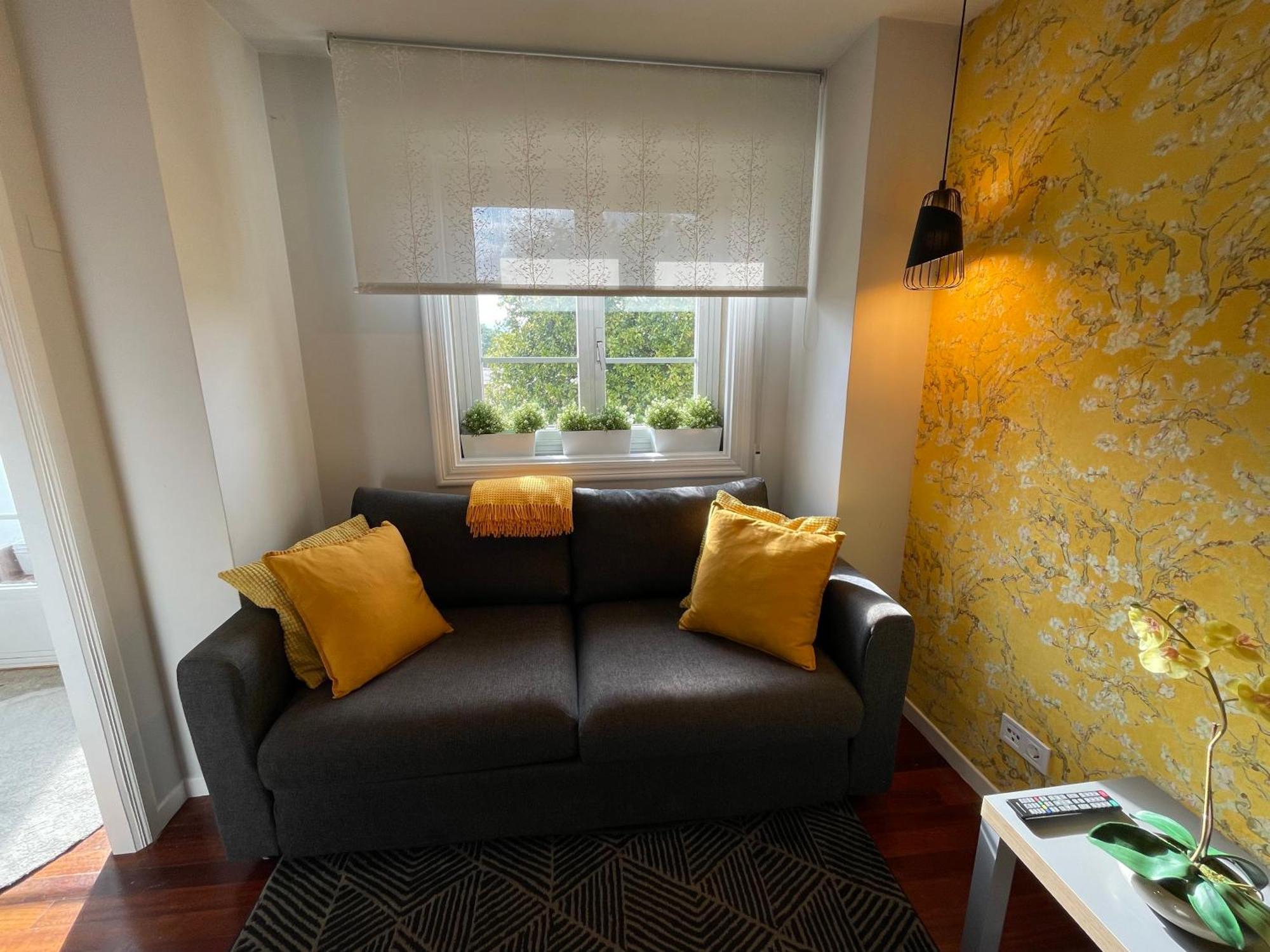 Apartment Yellow *