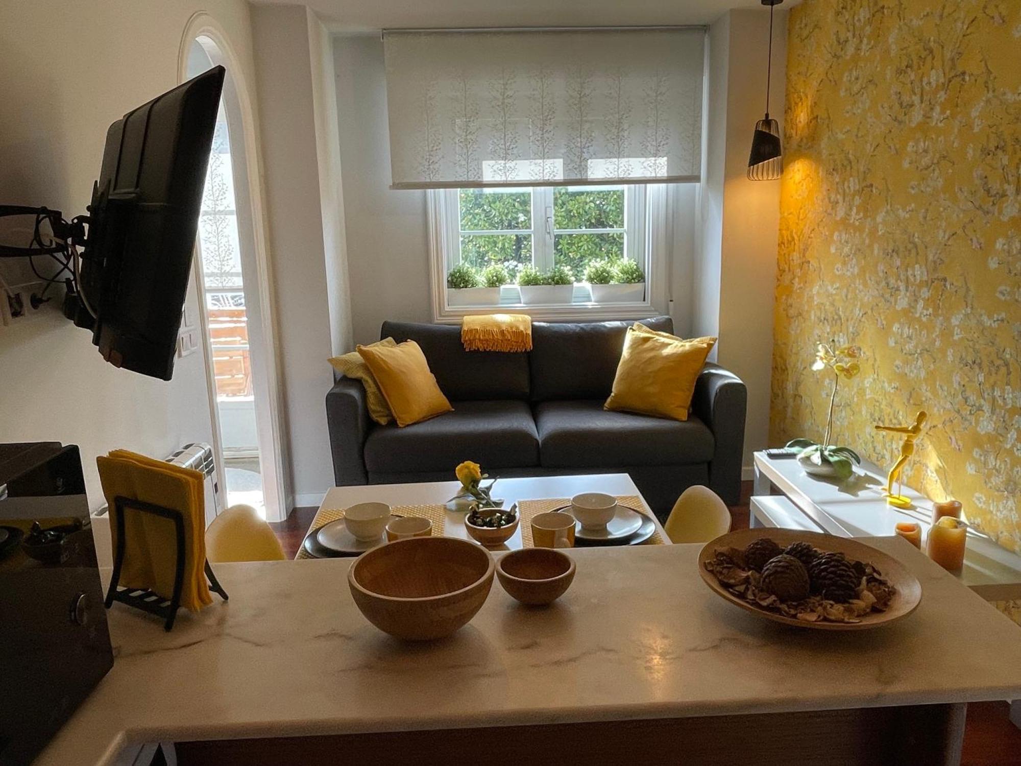Apartment Yellow *
