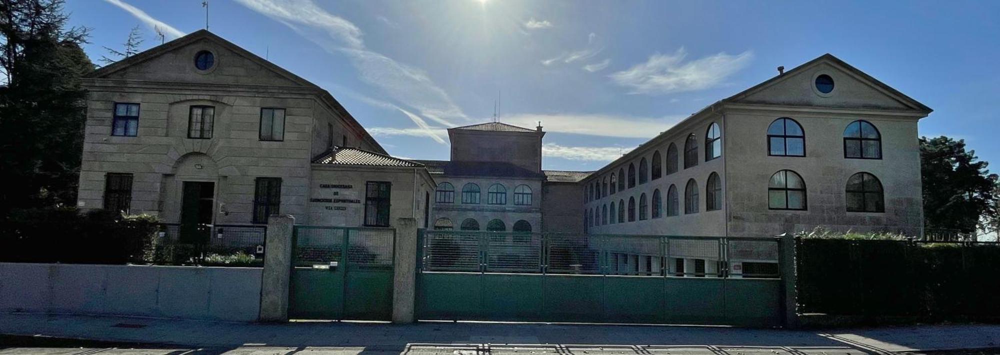 Casa Diocesana Via Lucis Pensión 2*