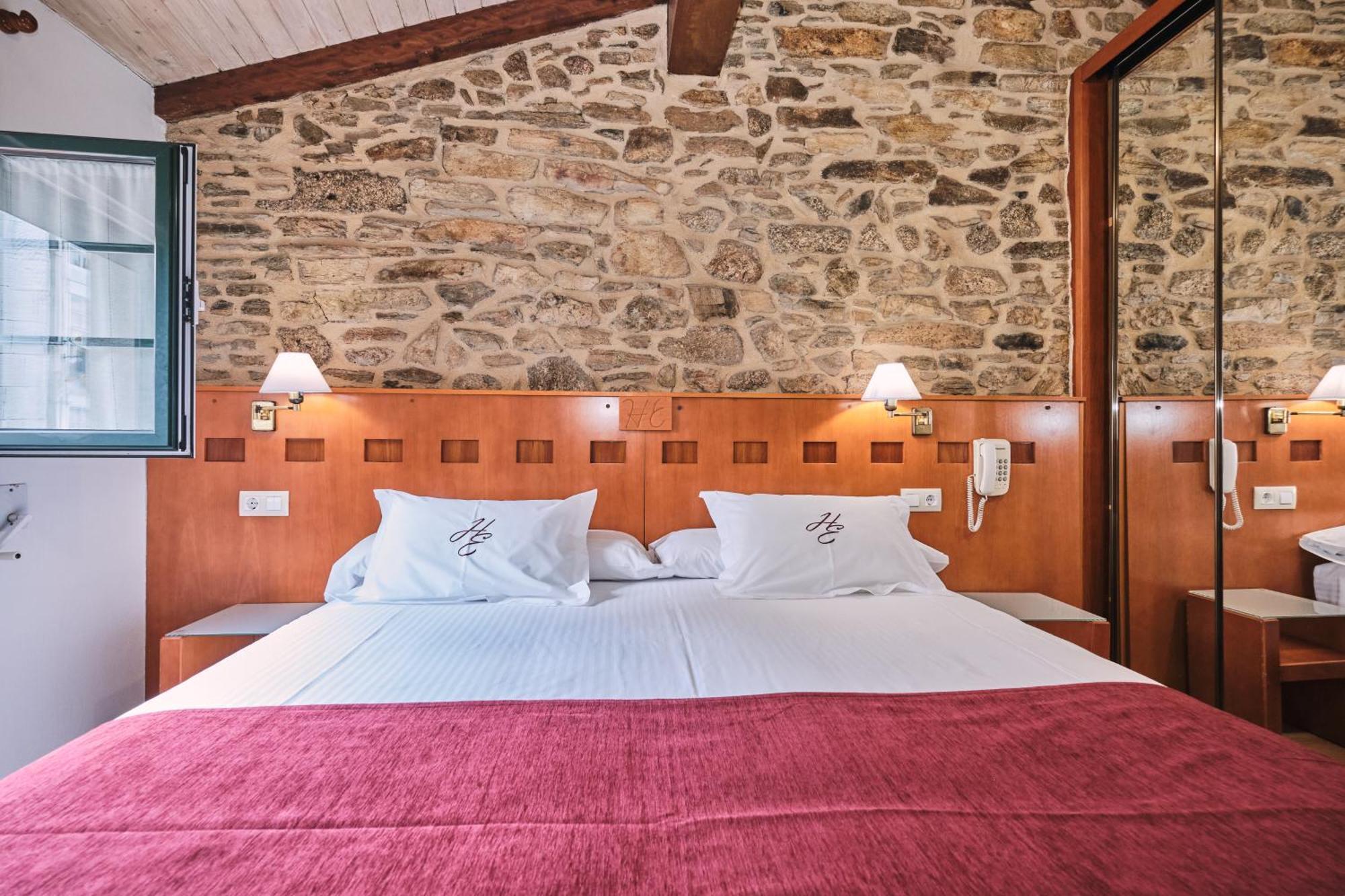 Hotel Entrecercas 2*