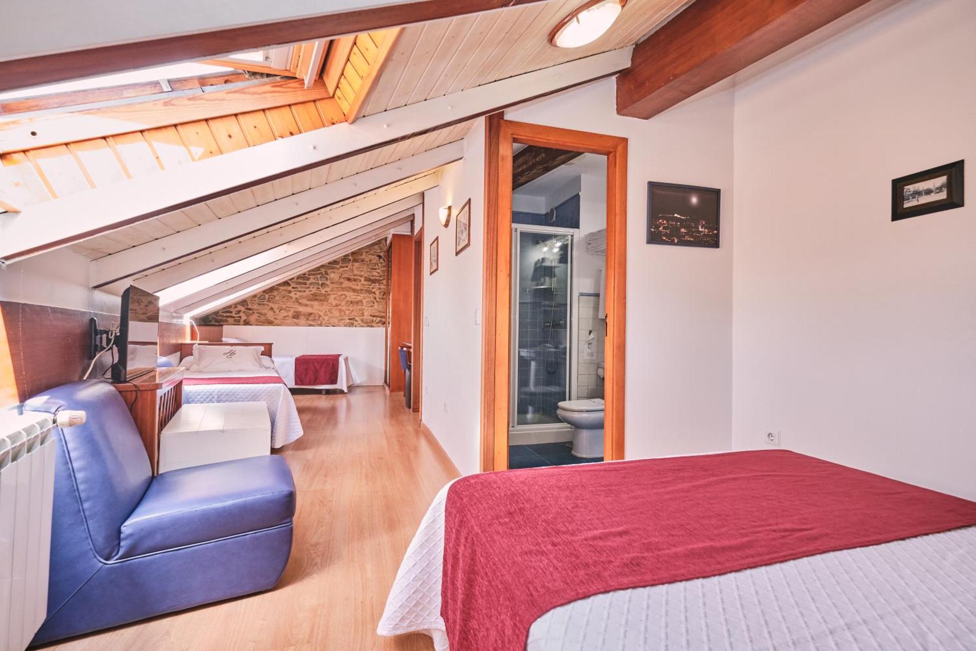 Entrecercas Hotel