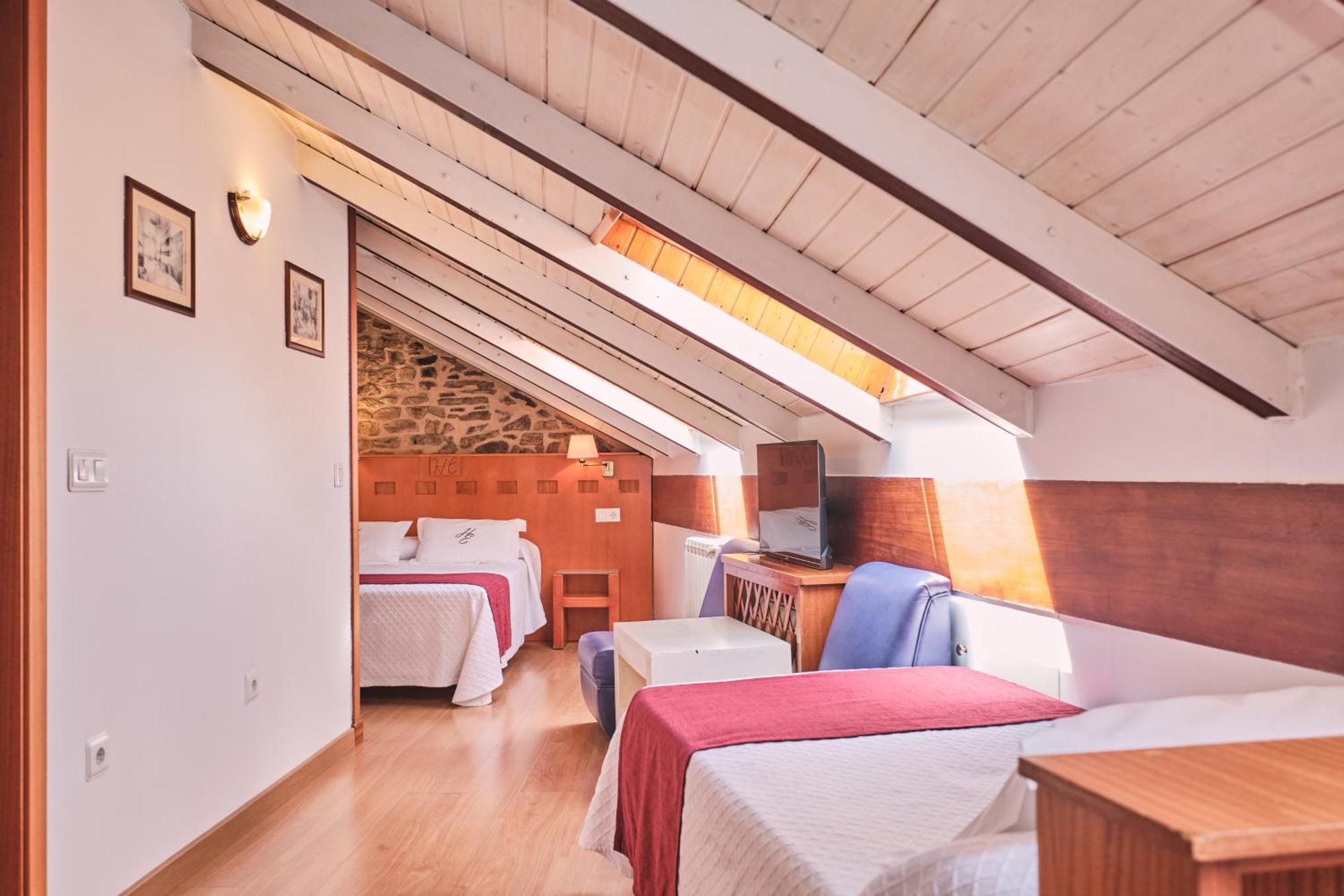 Entrecercas Hotel 2*