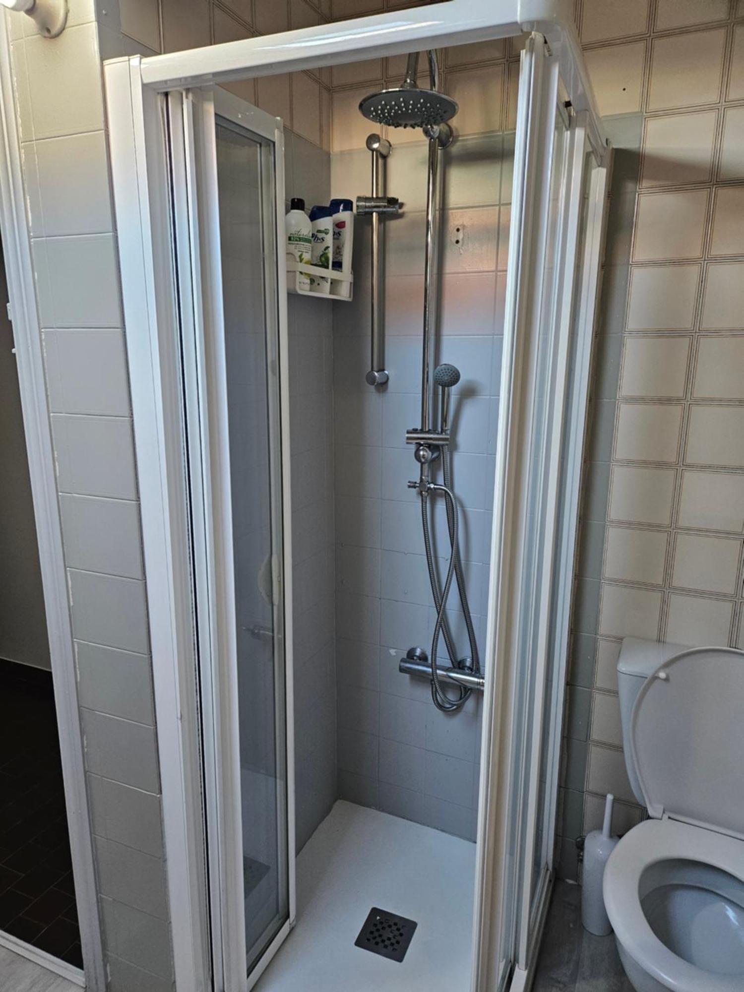 Apartamento En Vivienda Unifamiliar, Con Plaza De Garaje *