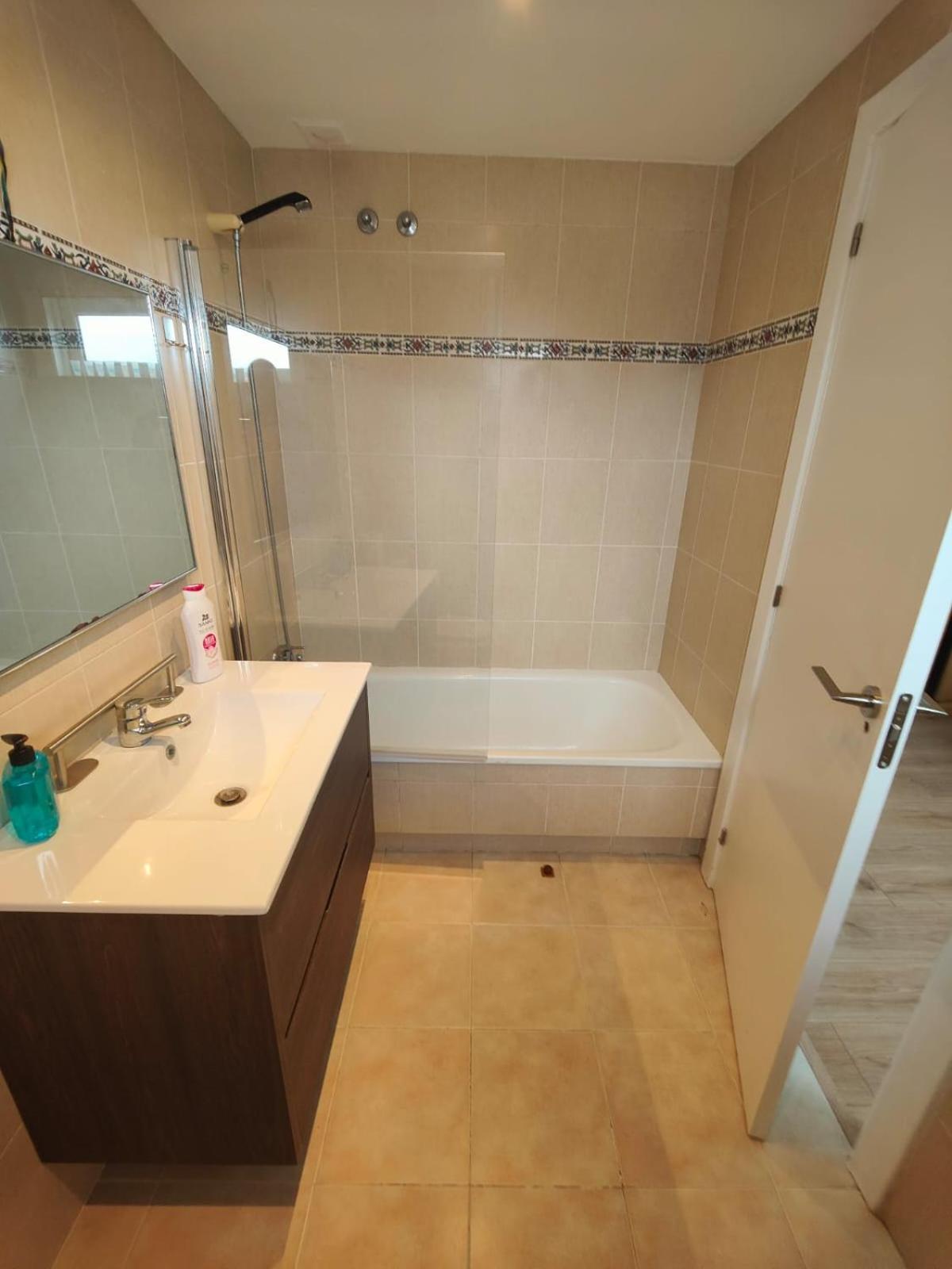 Con Wifi , Ps4 , Garaje, 5 Dormitorios, 3 Banos, Сasa de vacaciones