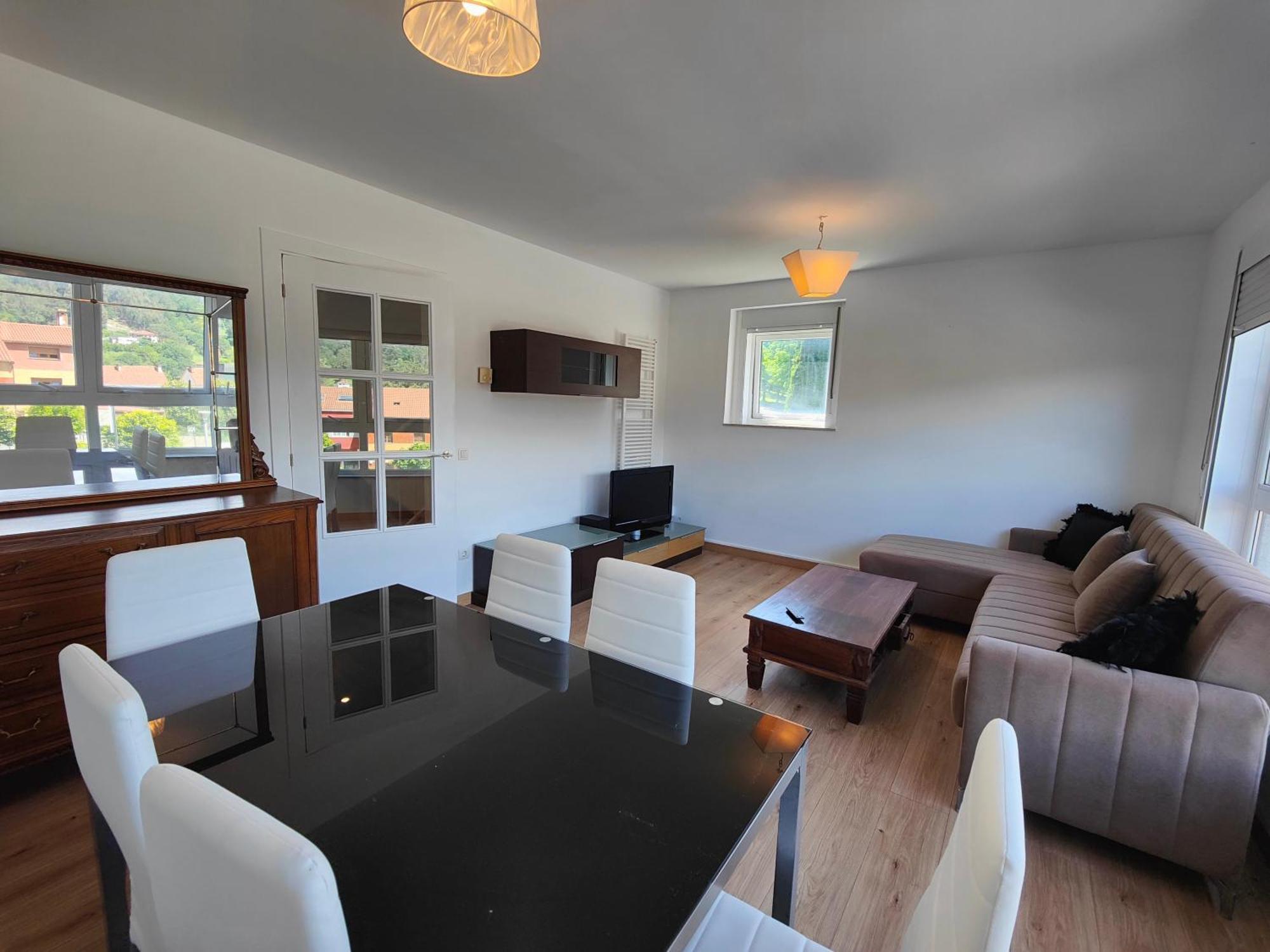 Con Wifi , Ps4 , Garaje, 5 Dormitorios, 3 Banos, Сasa de vacaciones Santiago de Compostela