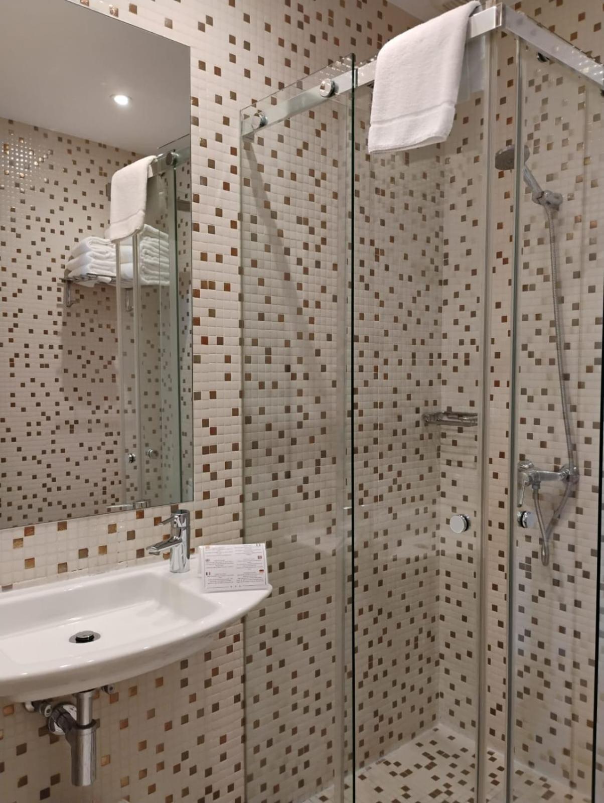 Montes Hotel 2*