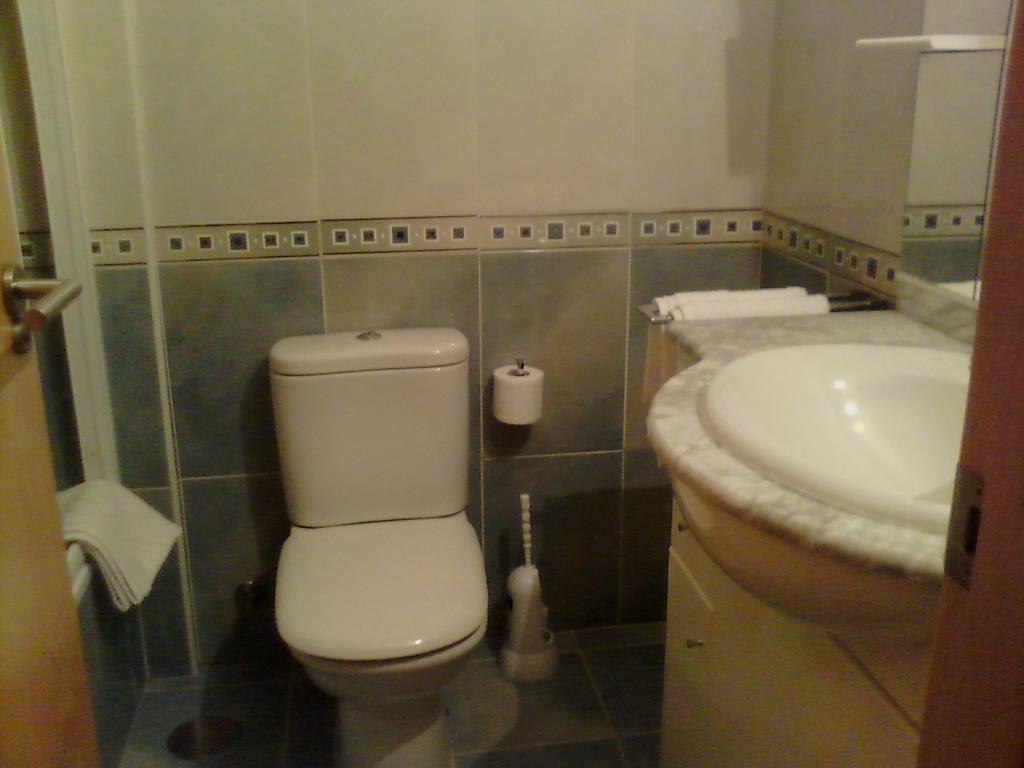 Piso De 3 Habitaciones, Con Garaje Incluido, A 1500 Metros De La Catedral * Santiago de Compostela