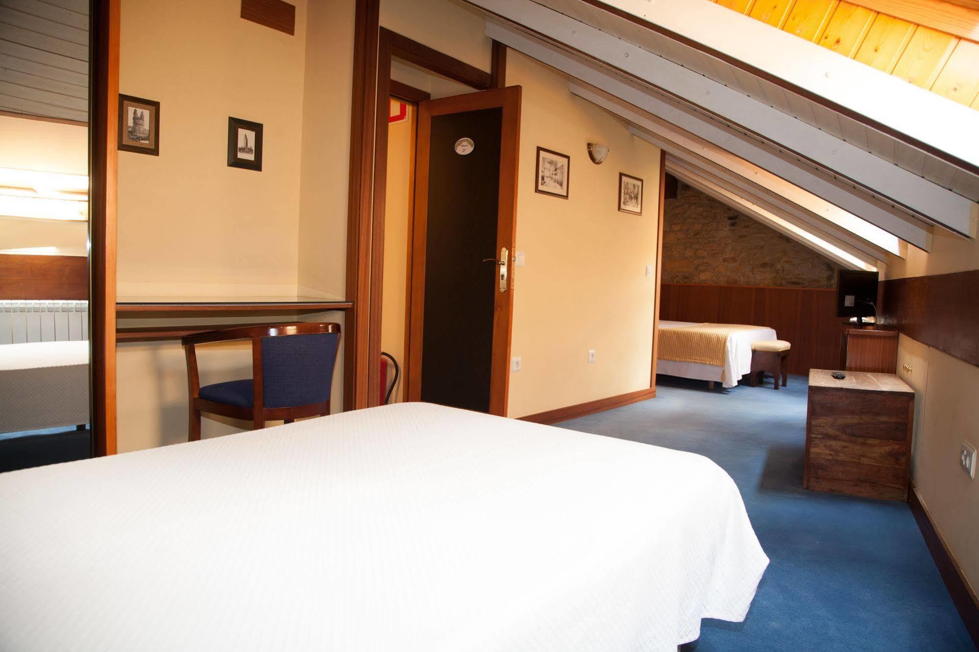 Entrecercas Hotel 2*