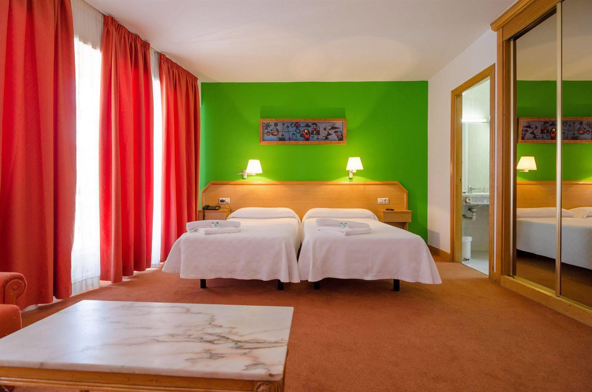 Nest Style Santiago Hotel 3*