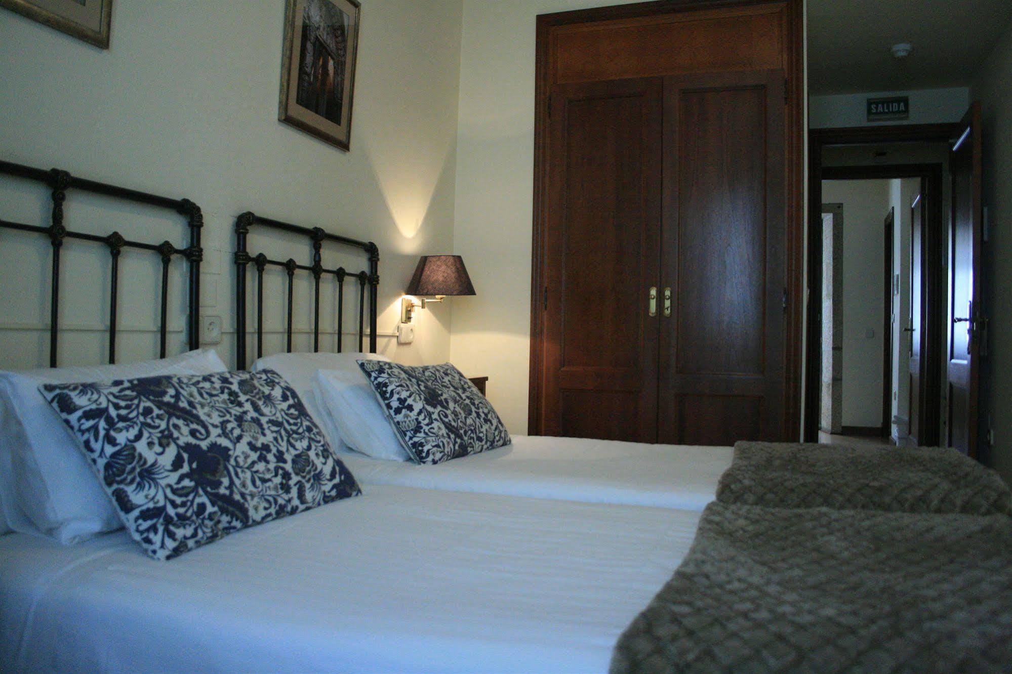 Real Hotel *