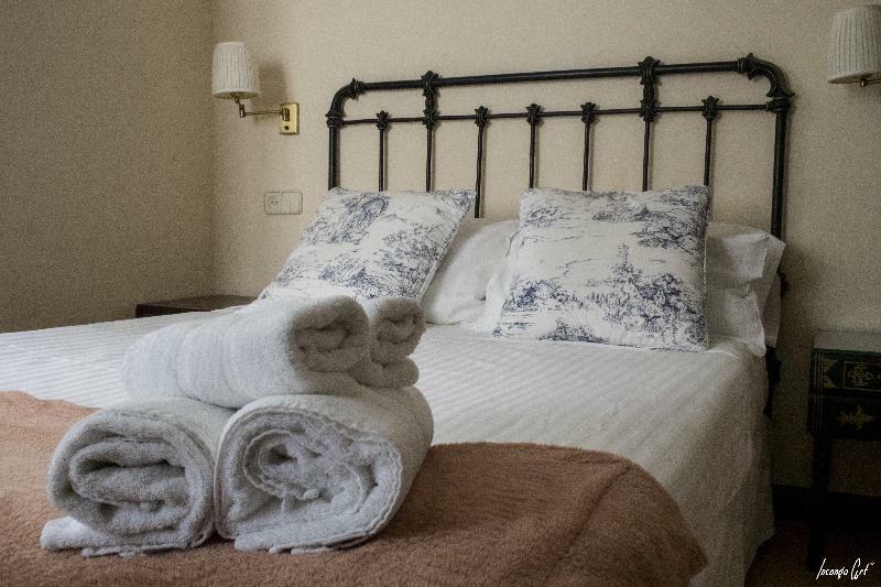 Real Hotel *