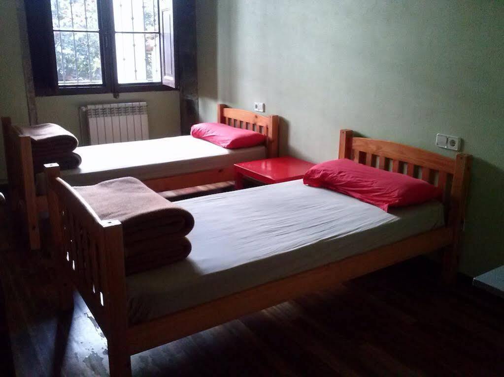 Roots & Boots Hostal *